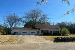 Pre-foreclosure in  NATCHEZ TRACE RD Mathiston, MS 39752