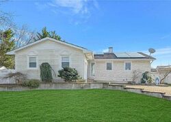  Lorraine Ct, Ronkonkoma NY