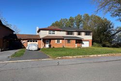 Pre-foreclosure in  HIGH POINT LN Easton, PA 18042