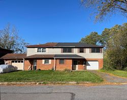 Pre-foreclosure in  HIGH POINT LN Easton, PA 18042