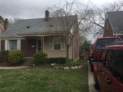 Pre-foreclosure in  N CONNECTICUT AVE Royal Oak, MI 48073