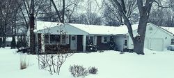 Pre-foreclosure in  CLOVERMEADE AVE Youngstown, OH 44514