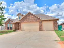 Pre-foreclosure in  JOHNSON FARMS DR Mustang, OK 73064