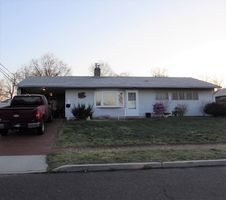 Pre-foreclosure in  GLENWOOD LN Levittown, PA 19055