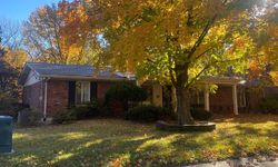 Pre-foreclosure in  HIGH VALLEY DR Chesterfield, MO 63017