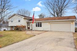 Pre-foreclosure in  WEATHERING DR Mahomet, IL 61853