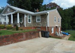 Pre-foreclosure in  AMIDON AVE Triangle, VA 22172