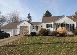 Pre-foreclosure in  E INGLESIDE DR Akron, OH 44319