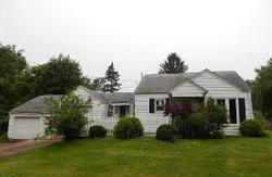 Pre-foreclosure in  E INGLESIDE DR Akron, OH 44319