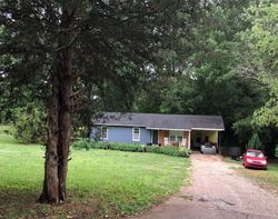 Pre-foreclosure in  KNOLLCREST DR Gaffney, SC 29340