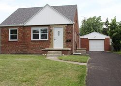 Pre-foreclosure in  EASTMORELAND DR Oregon, OH 43616