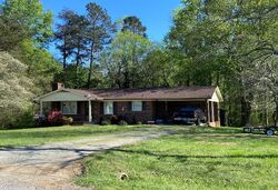 Pre-foreclosure in  HOLLOWAY CHURCH RD Lexington, NC 27292