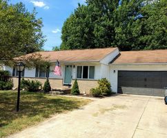 Pre-foreclosure in  PLEASANT KNOLL DR Adrian, MI 49221