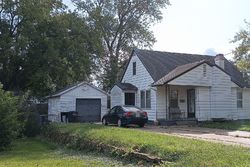 Pre-foreclosure in  SW 16TH ST Des Moines, IA 50315