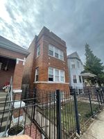 Pre-foreclosure in  W MEDILL AVE Chicago, IL 60639