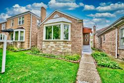 Pre-foreclosure in  N KIMBALL AVE Chicago, IL 60659