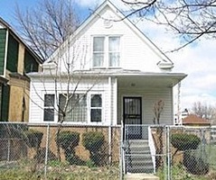 Pre-foreclosure in  W WALTON ST Chicago, IL 60651