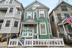 Pre-foreclosure in  W BARRY AVE Chicago, IL 60657