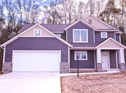 Pre-foreclosure in  HIDDEN KNOLL AVE SE Caledonia, MI 49316