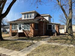 Pre-foreclosure in  JEFFERSON ST Henry, IL 61537