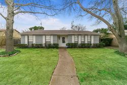 Pre-foreclosure in  INDEPENDENCE CT Grand Prairie, TX 75052