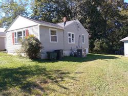 Pre-foreclosure in  RIVERSIDE DR Centerville, TN 37033