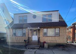 Pre-foreclosure in  HAVENWOOD RD Staten Island, NY 10301