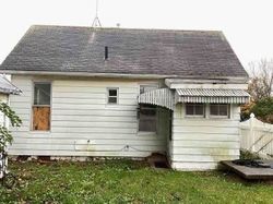 Pre-foreclosure in  E VERNON ST Farmington, IL 61531