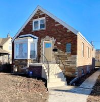 Pre-foreclosure in  S MARSHFIELD AVE Chicago, IL 60620