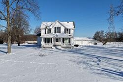 Pre-foreclosure in  E 250 S Pierceton, IN 46562