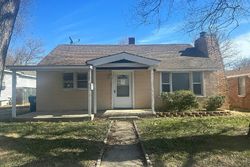 Pre-foreclosure in  STATE ST Wood River, IL 62095