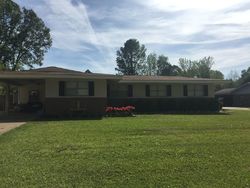 Pre-foreclosure Listing in HILLCREST RD WEST POINT, MS 39773