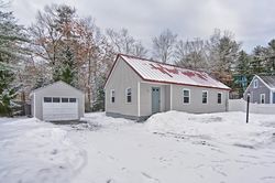 Pre-foreclosure in  BERKSHIRE RD Nashua, NH 03064