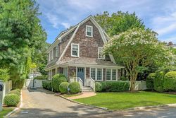 Pre-foreclosure in  MAPLE ST Southampton, NY 11968