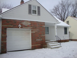 Pre-foreclosure in  CLEARVIEW DR Cleveland, OH 44130