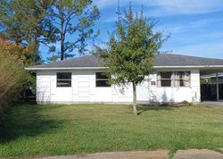 Pre-foreclosure in  N BUTTERFLY CIR Gretna, LA 70056