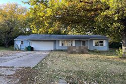 Pre-foreclosure in  ZIMMERMAN RD East Peoria, IL 61611