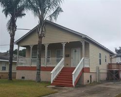Pre-foreclosure in  SEVILLE DR New Orleans, LA 70122