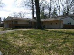 Pre-foreclosure in  RIVER OAKS DR Rocky River, OH 44116