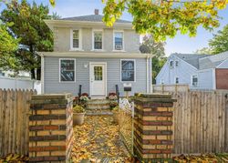Pre-foreclosure in  CLEMENT ST Glen Cove, NY 11542