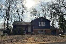 Pre-foreclosure in  NEW YORK AVE Absecon, NJ 08201
