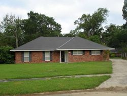 Pre-foreclosure in  N BROADMOOR CIR Baton Rouge, LA 70815