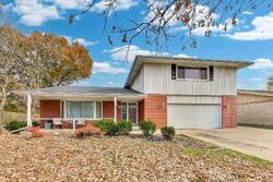 Pre-foreclosure in  EVERETT AVE South Holland, IL 60473