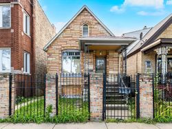 Pre-foreclosure in  N SPRINGFIELD AVE Chicago, IL 60651