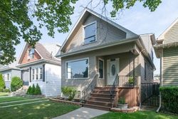 Pre-foreclosure in  W WARWICK AVE Chicago, IL 60634