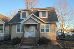 Pre-foreclosure in  10TH ST NW Cedar Rapids, IA 52405