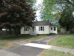 Pre-foreclosure in  SCOTT CIR East Hartford, CT 06118