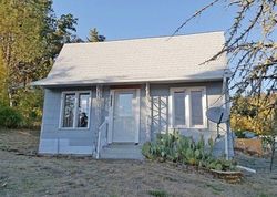 Pre-foreclosure in  NE OSWEGO AVE Roseburg, OR 97470