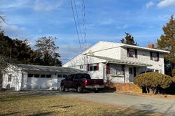 Pre-foreclosure in  ANDERSON DR Marshfield, MA 02050