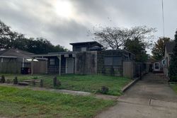 Pre-foreclosure in  VIENNA ST New Orleans, LA 70122